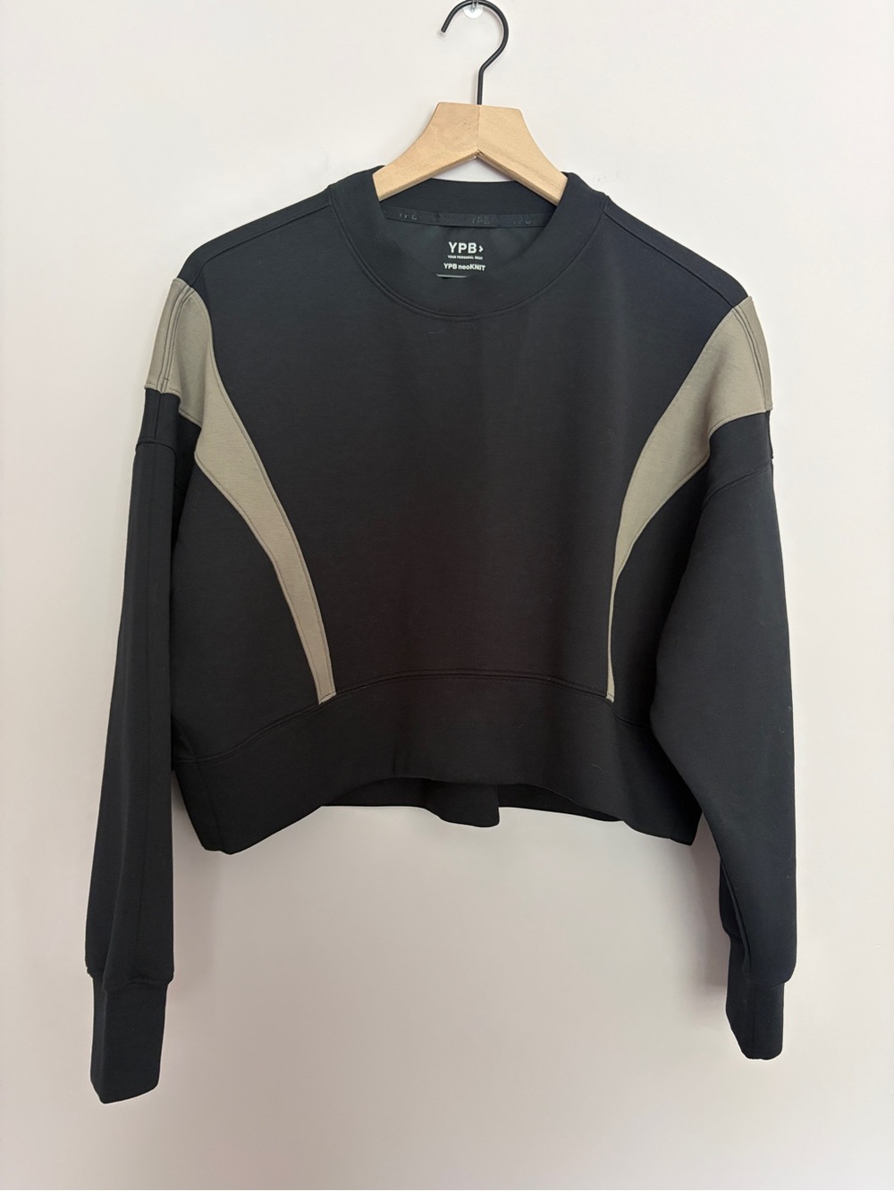Abercrombie YPB neoKNIT Black V Neck Cropped Pullover Sweatshirt S - Picture 2 of 4